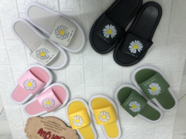 Dép hoa cúc nhựa su đúc êm chân | BigBuy360 - bigbuy360.vn