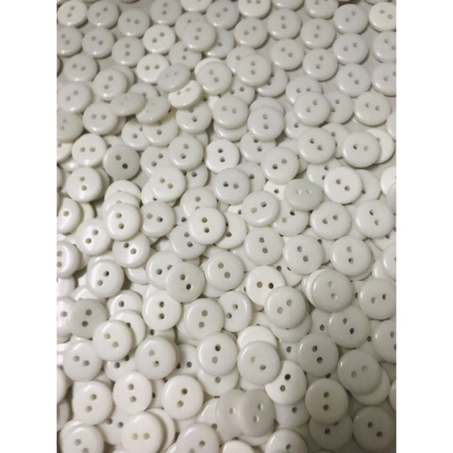 Cúc trắng khâu áo sơ mi 1,5cm 2 lỗ