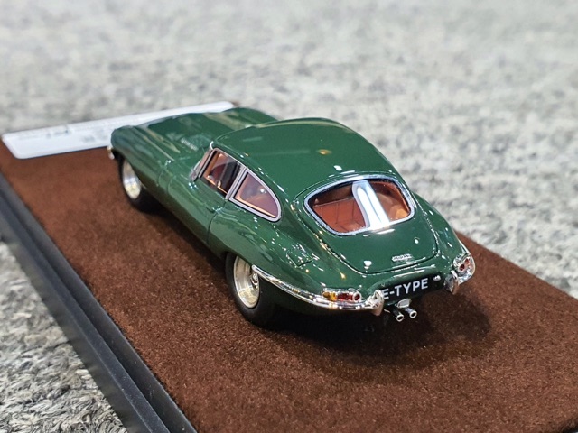 Xe Mô Hình Jaguar E-Type Limited 1:64 JEC ( Xanh Rêu )