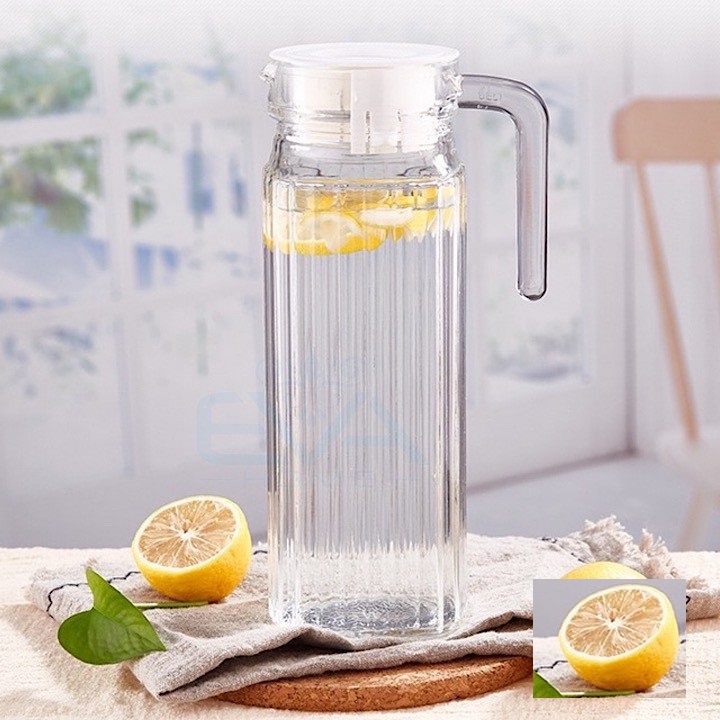 Bình Đựng Nước Thuỷ Tinh Miệng Rót Sọc Có Quai Cầm Dung Tích 1100 ML