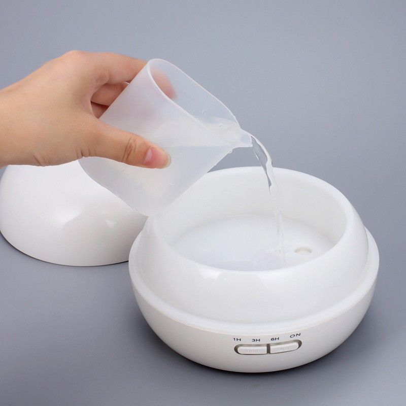 Máy phun sương tạo ẩm, xông tinh dầu khuếch tán hương thơm cho phòng ngủ dung tích 550ml có đèn led