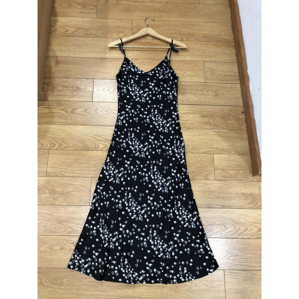 Váy lụa satin Thanh Trần