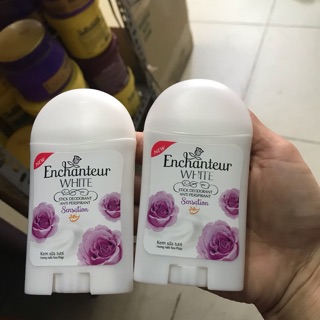 Sáp khử mùi trắng da Enchanteur Sensation 40g