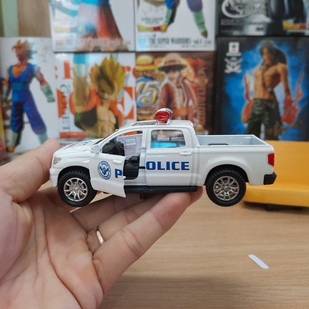 Xe ô tô cảnh sát bán tải mini có âm thanh xe bằng sắt đồ chơi trẻ em chạy cót