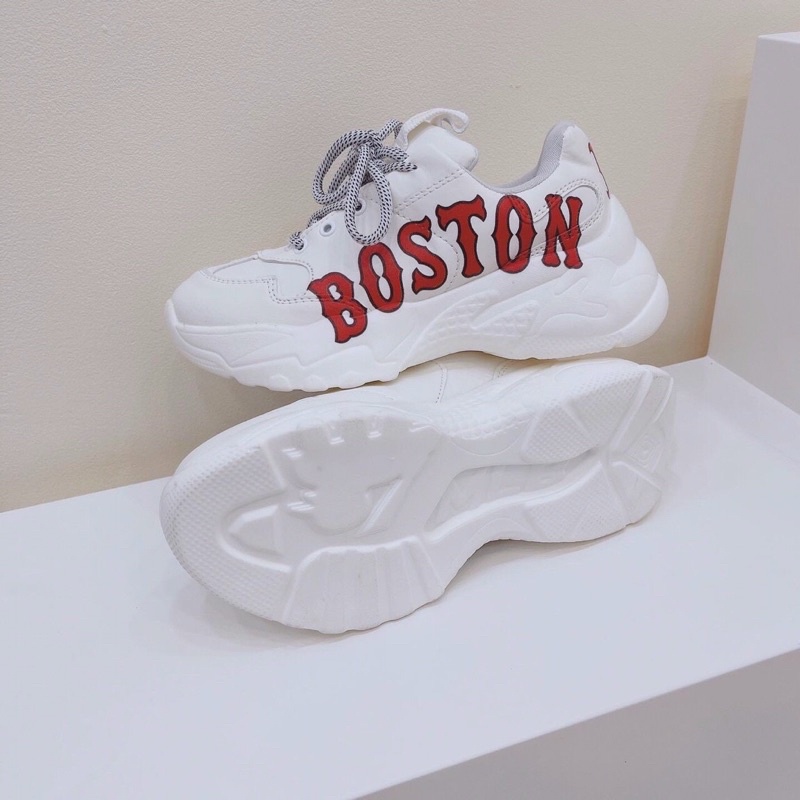 Giày thể thao trắng