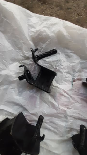 Bộ 4 chân cao su chống rung máy phát điện 3w