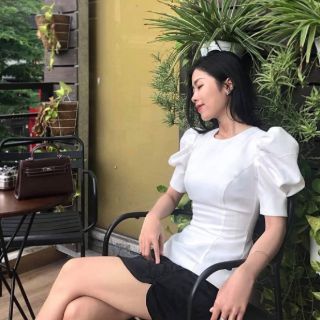 Áo sơ mi trắng tay bồng