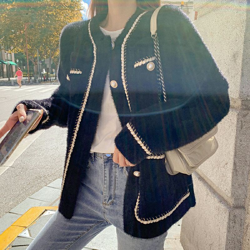 [HÀNG SẴN] Áo khoác nữ len cadigan lông thỏ dài tay cổ tròn 4 túi đính khuy cườm dày dặn màu đen/trắng | BigBuy360 - bigbuy360.vn