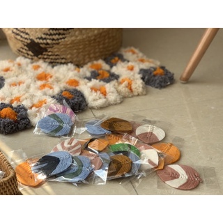 Móc treo khoá hình lá macrame