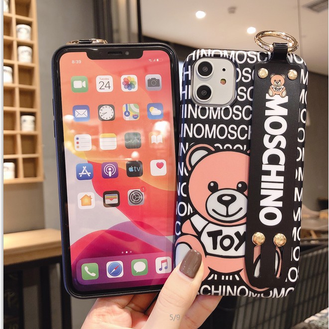 Ốp Điện Thoại Moschino Có Dây Đeo Tay Cho Iphone 11 Pro Xsmax Xr | BigBuy360 - bigbuy360.vn
