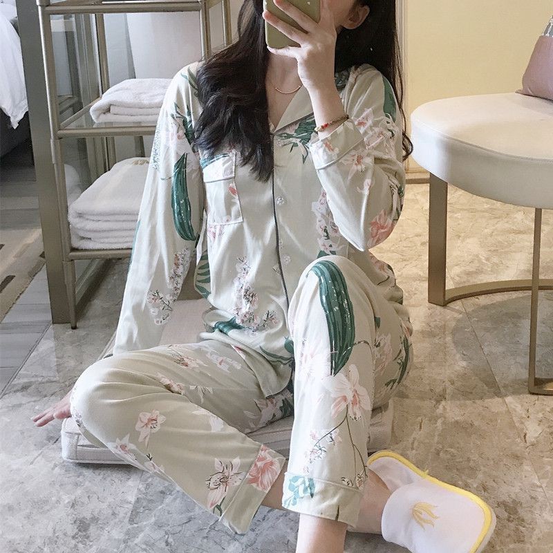 Set đồ ngủ hoạ tiết lá kèm quần dài độc đáo thời trang