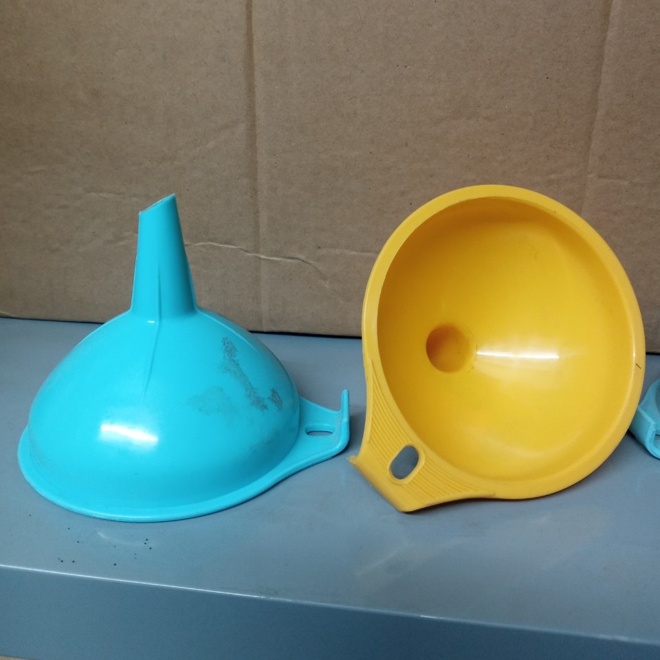 Phễu nhựa rót dung dịch các phi 9cm - 11cm - 15cm