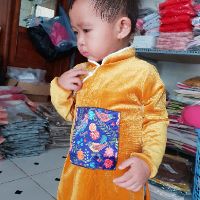 Áo dài nhung bé trai (còn đỏ và vàng)