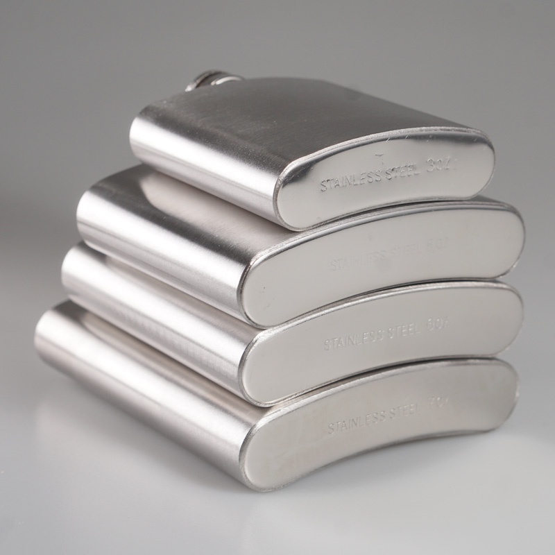 BÌNH ĐỰNG RƯỢU INOX MINI  - QUÀ TẶNG CHO NAM GIỚI ĐỒNG NGHIỆP - ideashop