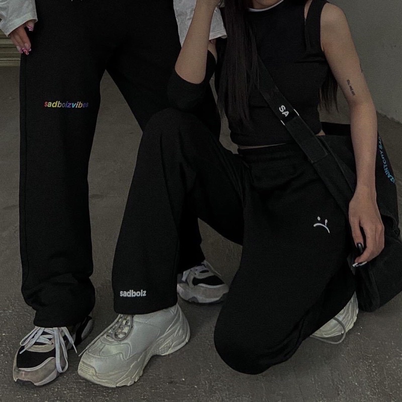 Quần Ống Rộng Sadboiz Hình Thêu Unisex, Quầnn Simple Dành Cho Nam Nữ Cạp Chun Vải Co Giãn Dày Dặn Mặc 4 Mùa