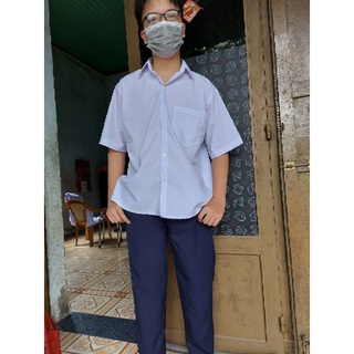 Áo sơ mi trắng nam học sinh.