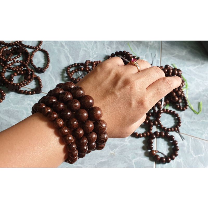 Vòng tay gỗ mun đuôi công  tự nhiên