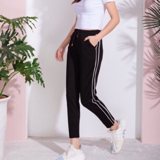 Quần jogger hai sọc nhí cực hót