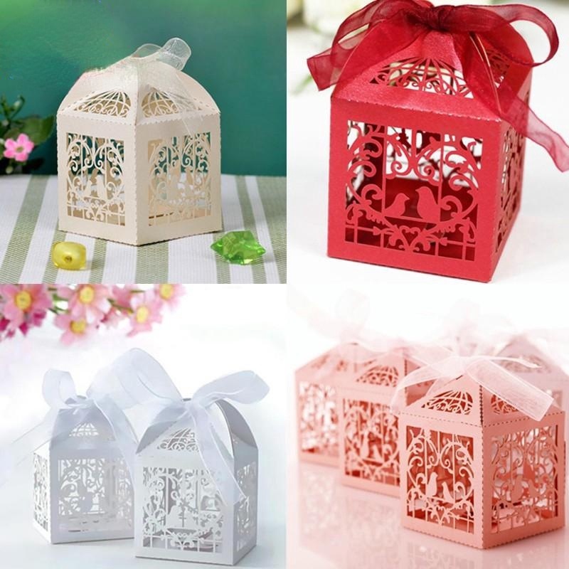 Set 10 hộp đựng quà tặng bánh kẹo tiệc cưới Giáng Sinh thắt nơ ruy băng thiết kế trái tim khoét lỗ cắt laser