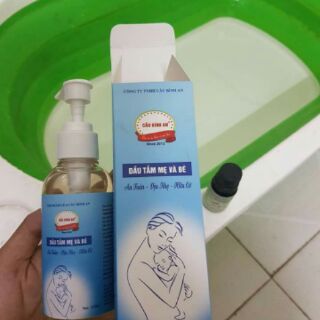 Dầu tắm thảo dược mẹ và bé