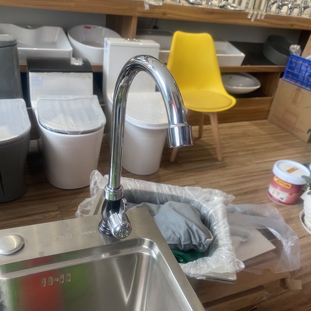 Vòi rửa chén lạnh xoay 360 độ thân đen