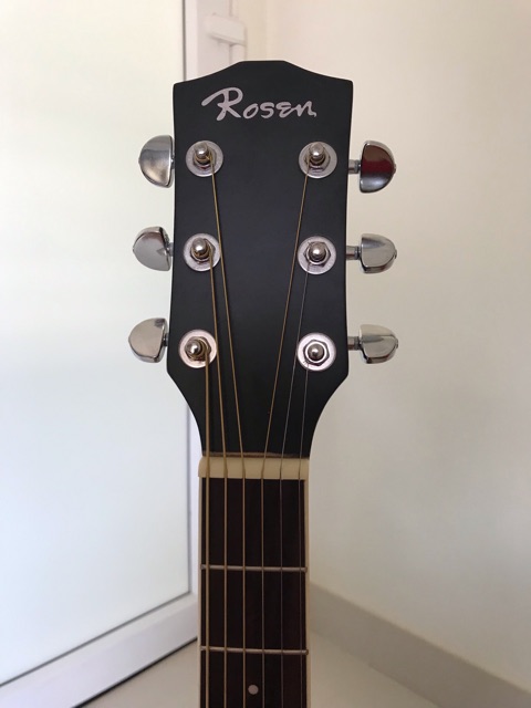 Guitar Rosen R135