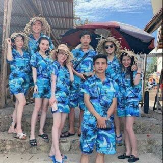 Đồ bộ đi biển, cây dừa nền xanh