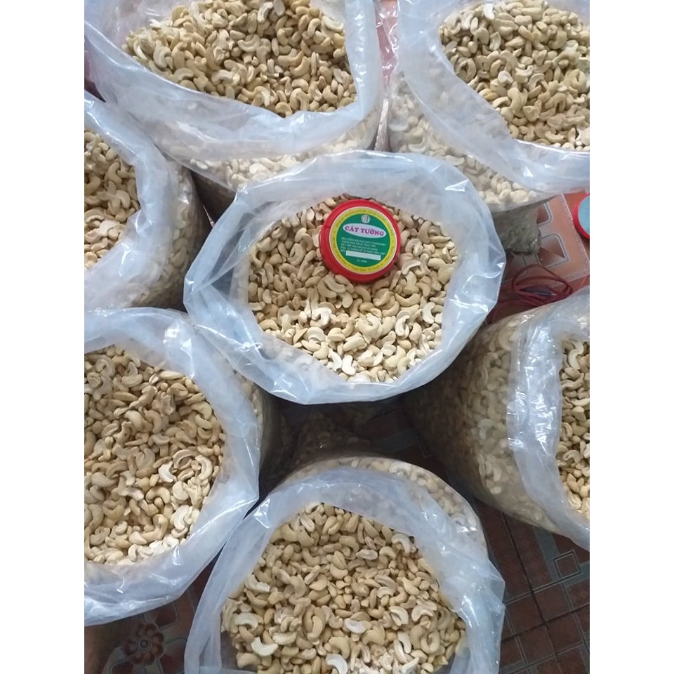 Hạt điều bể sống, điều tươi bóc vỏ lụa 1kg (2 túi 500g) [hàng mới]