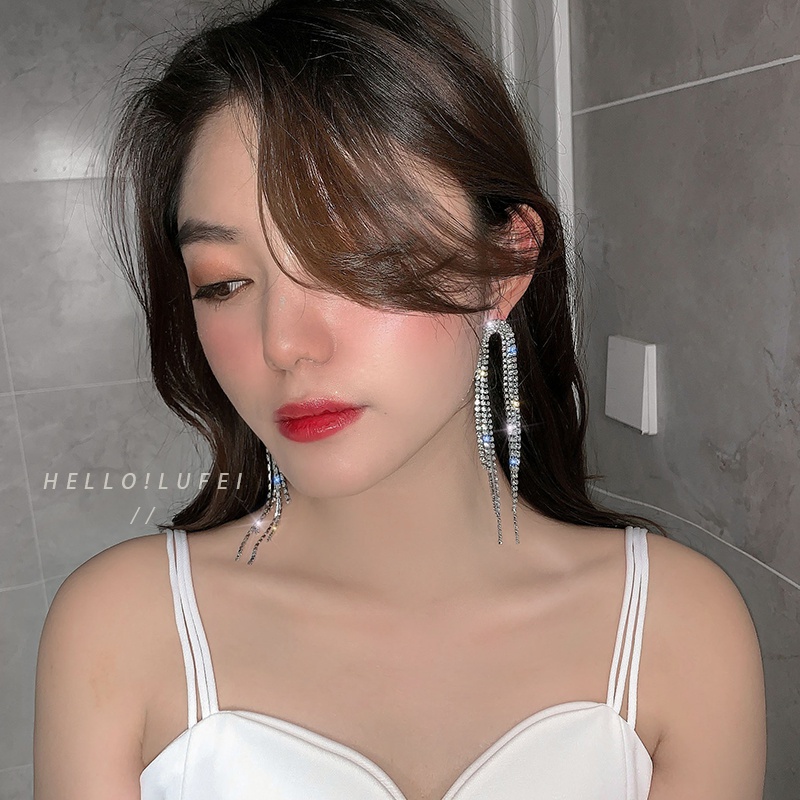 Khuyên tai dáng dài phối tua rua phong cách hàn quốc