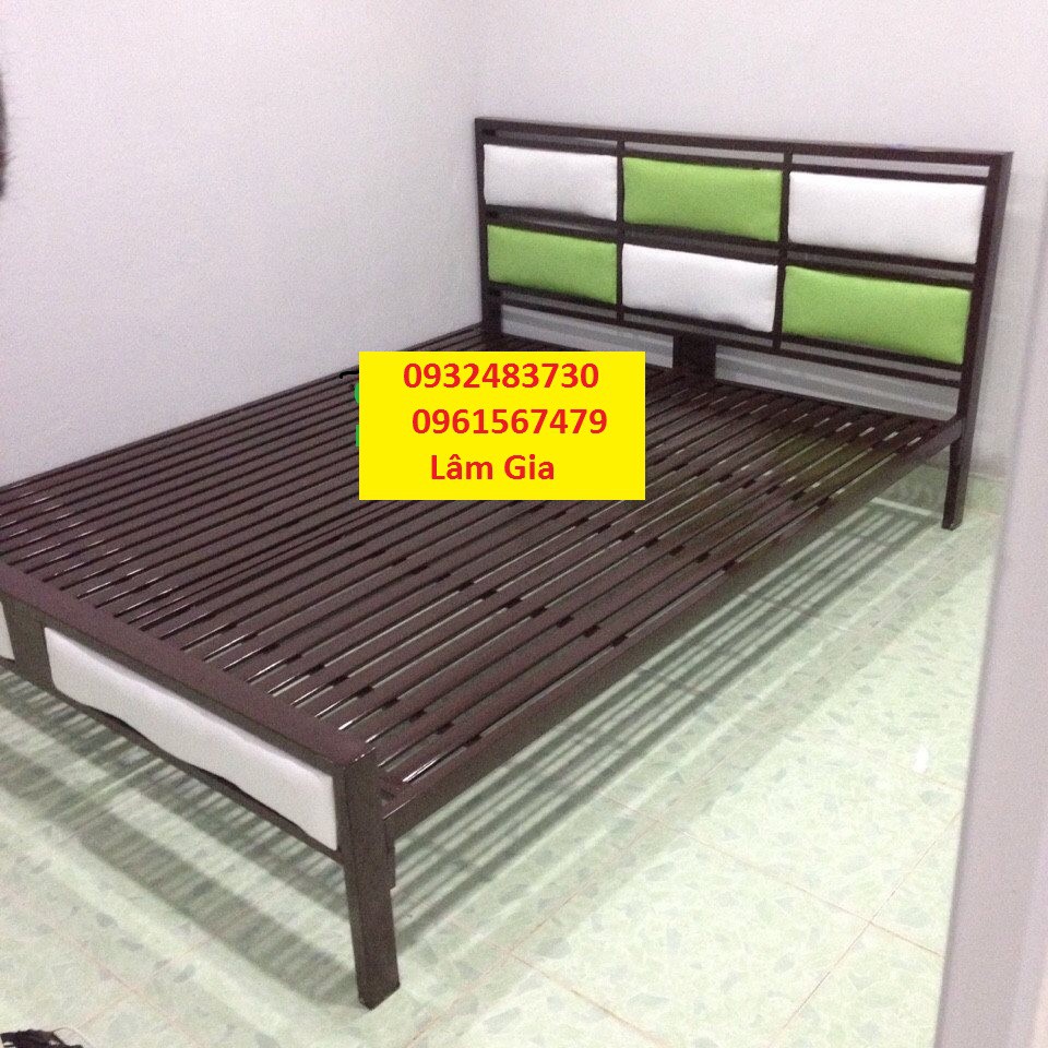 Giường sắt kiểu gỗ 1m8x2m giá rẻ