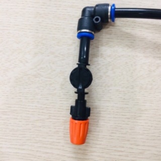 Béc phun sương 1 hướng nhựa cam chân góc 8mm lắp cuối đường ống