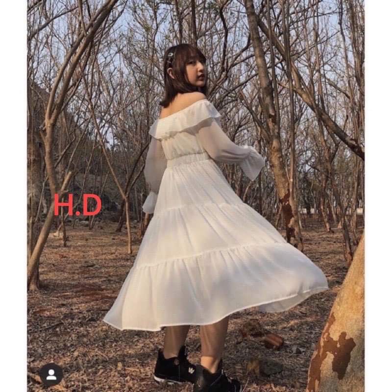 Váy trễ vai tay bo