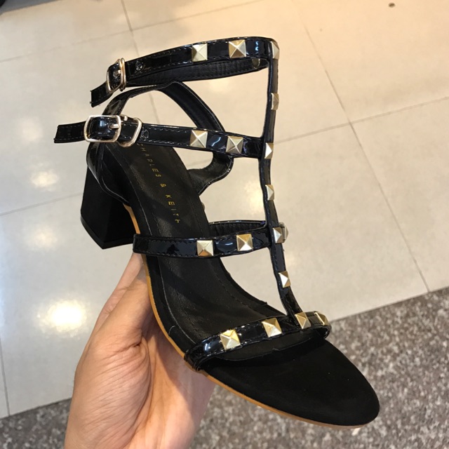 Sandal gót vuông 5p đinh tán vàng