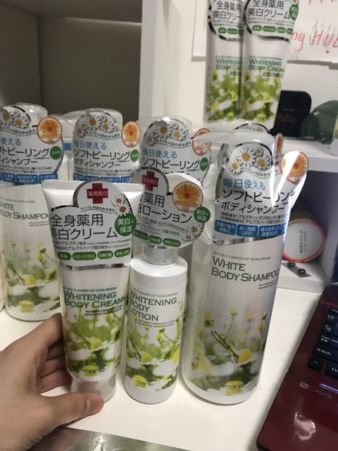Sữa tắm Manis white body shampoo(combo sữa tắm , xịt dưỡng và kem )