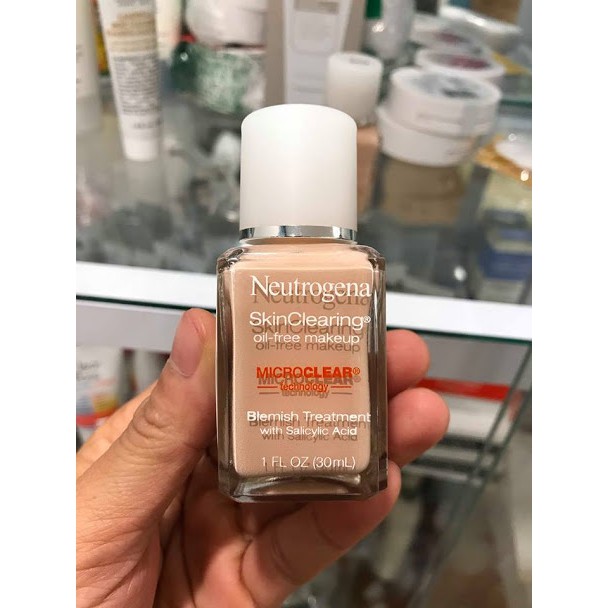 Kem nền cho da dầu mụn Neutrogena skin clearing oil free Foudation