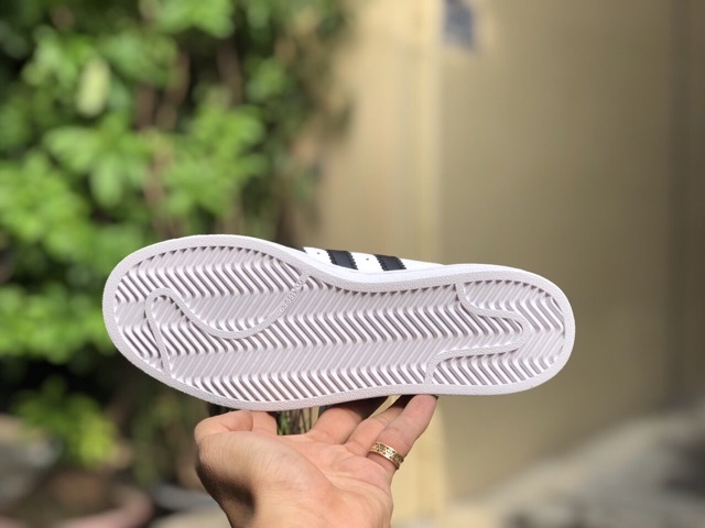 Adidas superstar tem vàng