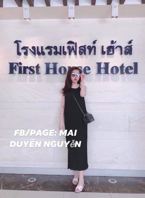 Váy maxi xếp ly thái cổ yếm | BigBuy360 - bigbuy360.vn