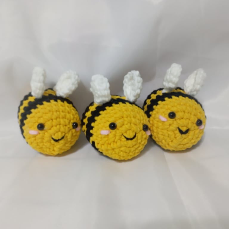 Móc khóa chị ong nâu nâu len dễ thương , handmade