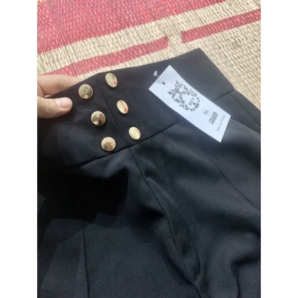 Quần Sooc Vải 6 Khuy Khoá Sau