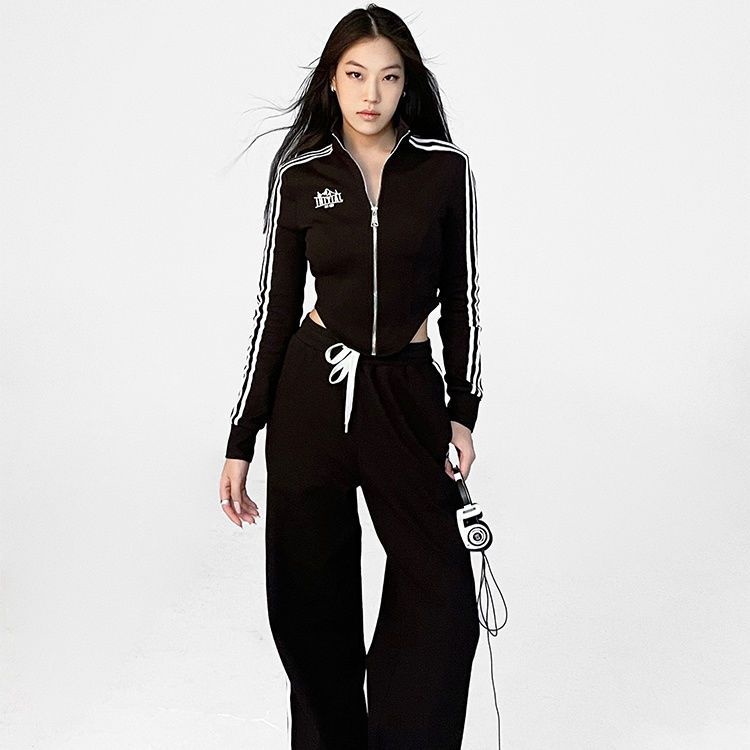 Set đồ COZOKC gồm áo khoác tay dài chống nắng và chân váy ôm hông thời trang