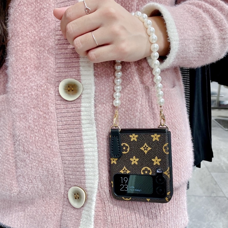 [HÀNGSẴN] Ốp Samsung Z Flip 3 / Z Flip 4 da hoạ tiết LV thỏ có dây xách (Ảnh thật) / Z Flip3 / ZFlip3 / Z Flip4/ ZFlip4