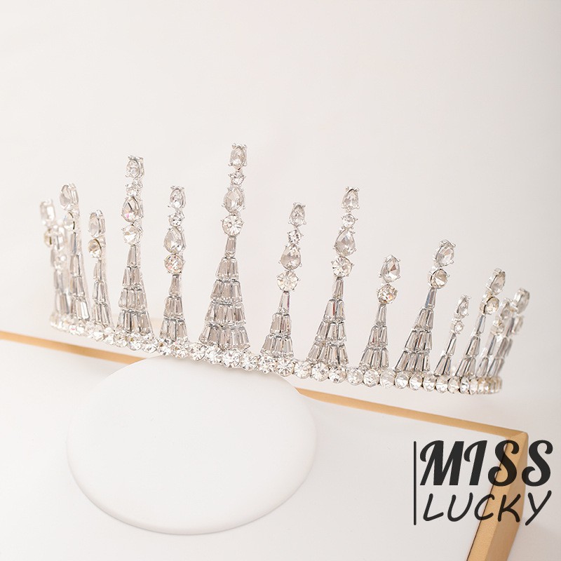 Vương miện đính kim cương giả sang trọng cho cô dâu