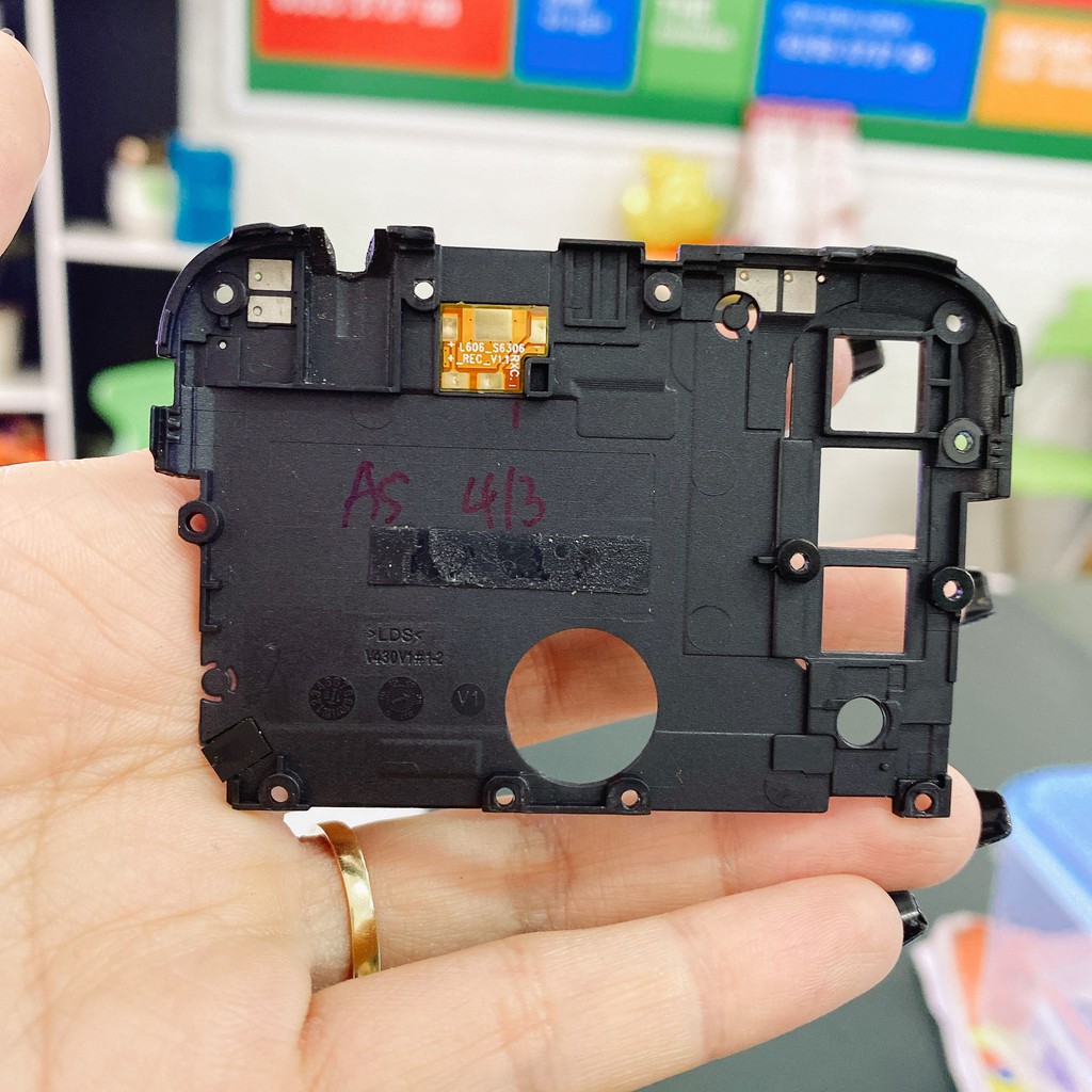 Nắp đậy main, nắp anten, tiếp xúc sóng mạng, sóng wifi  Vsmart Joy 3 V430a bốc máy
