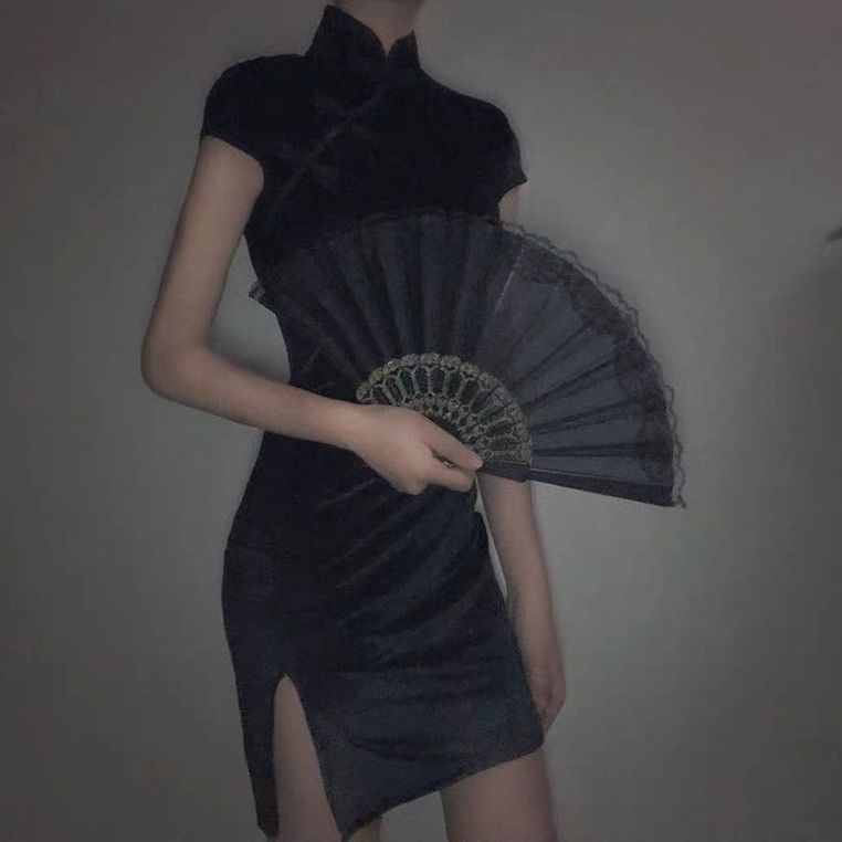 Quạt Ren Màu Trơn Dùng Chụp Ảnh Đường Phố