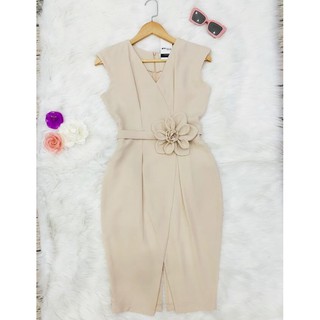 Đầm body eo đính hoa xẻ tà