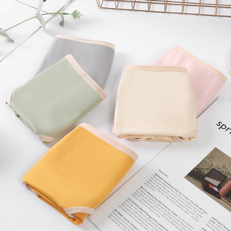 Quần Short Lưng Giữa Eo Cô Gái Dễ Thương
