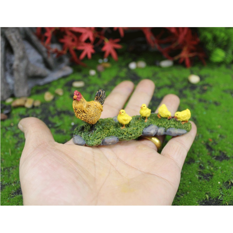 Mô hình tiểu cảnh dựng sẵn "Đàn gà con đi kiếm ăn" trang trí terrarium, DIY