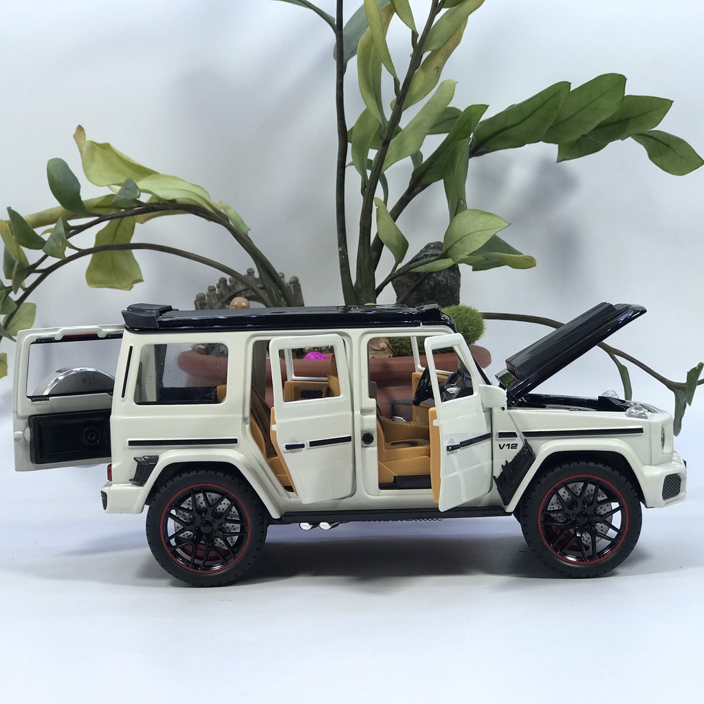 Mô hình xe ô tô Mercedes G900 Brabus V12 tỷ lệ 1:22 bằng kim loại mới ra mắt