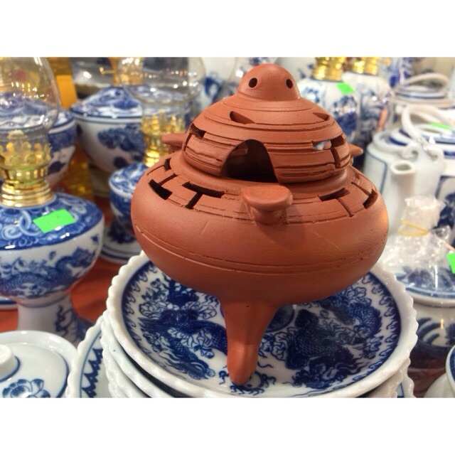 Lư đốt hương chầm có 2 mầu như ảnh hàng BÁt tràng nhé mọi ng
