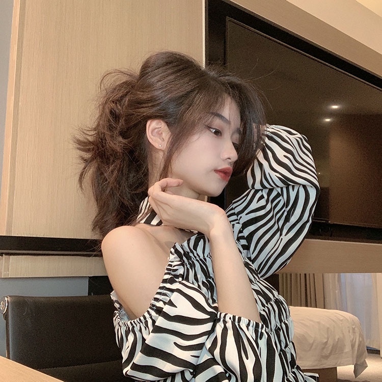 Áo Croptop Kẻ Sọc Hoạ Tiết Hoa Phong Cách Hàn Quốc